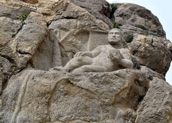 مجسمه هرکول بیستون