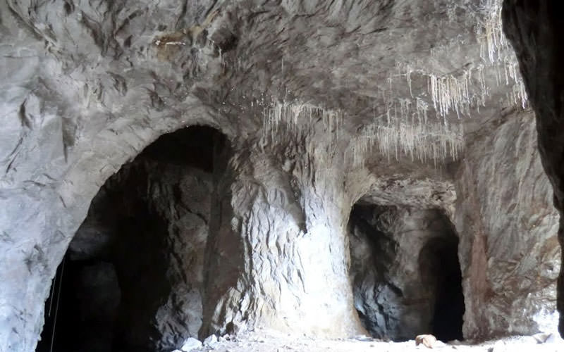 غار نمکی گرمسار