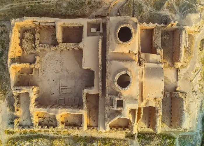 کاخ اردشیر بابکان یا آتشکده فیروز آباد