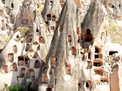 جاذبه های شهر کاپادوکیا ترکیه-خانه های دست ­‌کند و غارمانند کاپادوکیه (Cappadocia Cave Dwellings)