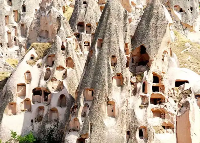 جاذبه های شهر کاپادوکیا ترکیه-خانه های دست ­‌کند و غارمانند کاپادوکیه (Cappadocia Cave Dwellings)