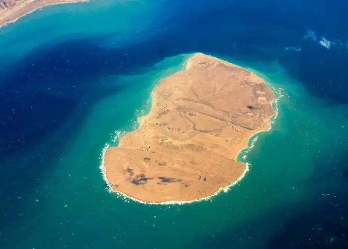 کلوپ دریایی معروف جزیره هندورابی کجا قرار دارد؟