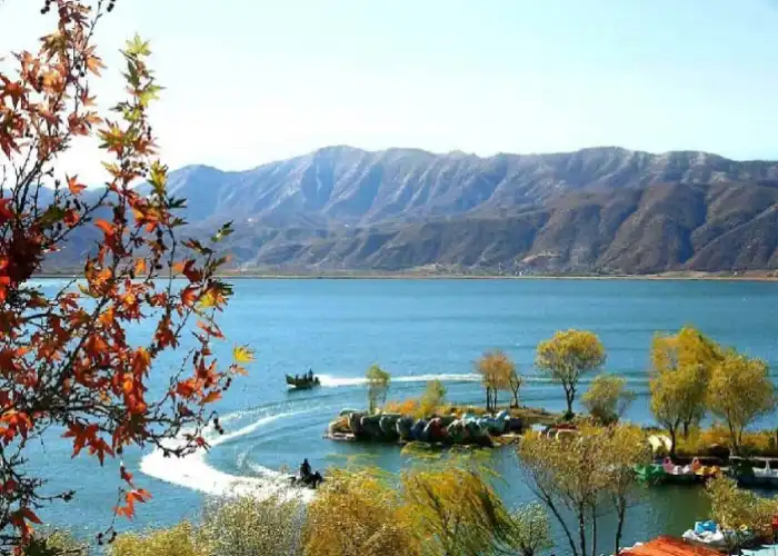 زیباترین دریاچه های ایران-دریاچه زریوار