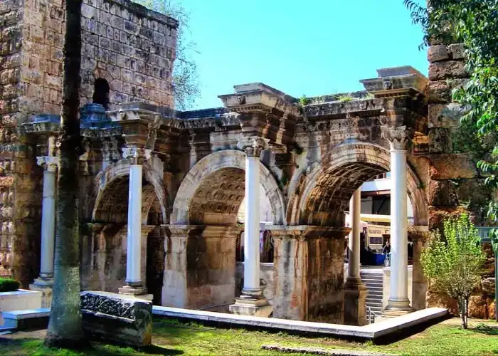 دروازه هادریان