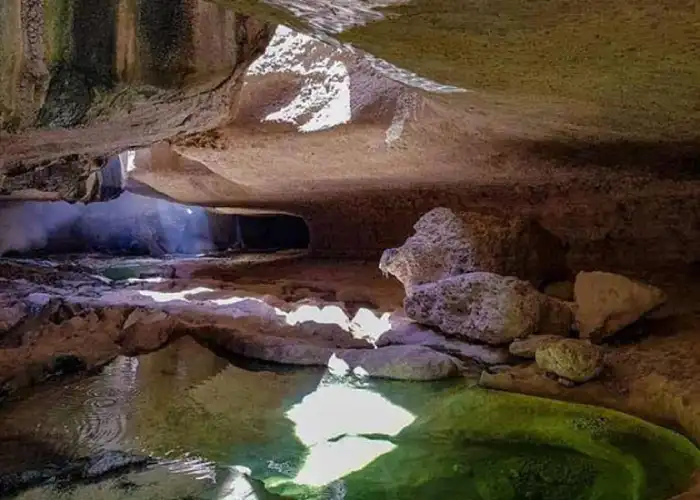 غار سالمستان قم