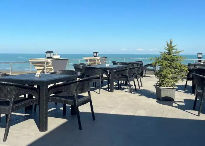 کافه رستوران ساحلی هیراد 