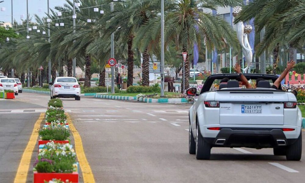 دوگانگی در واردات خودروهای پرحجم؛ مناطق آزاد مجاز، بازار اصلی در بند ممنوعیت