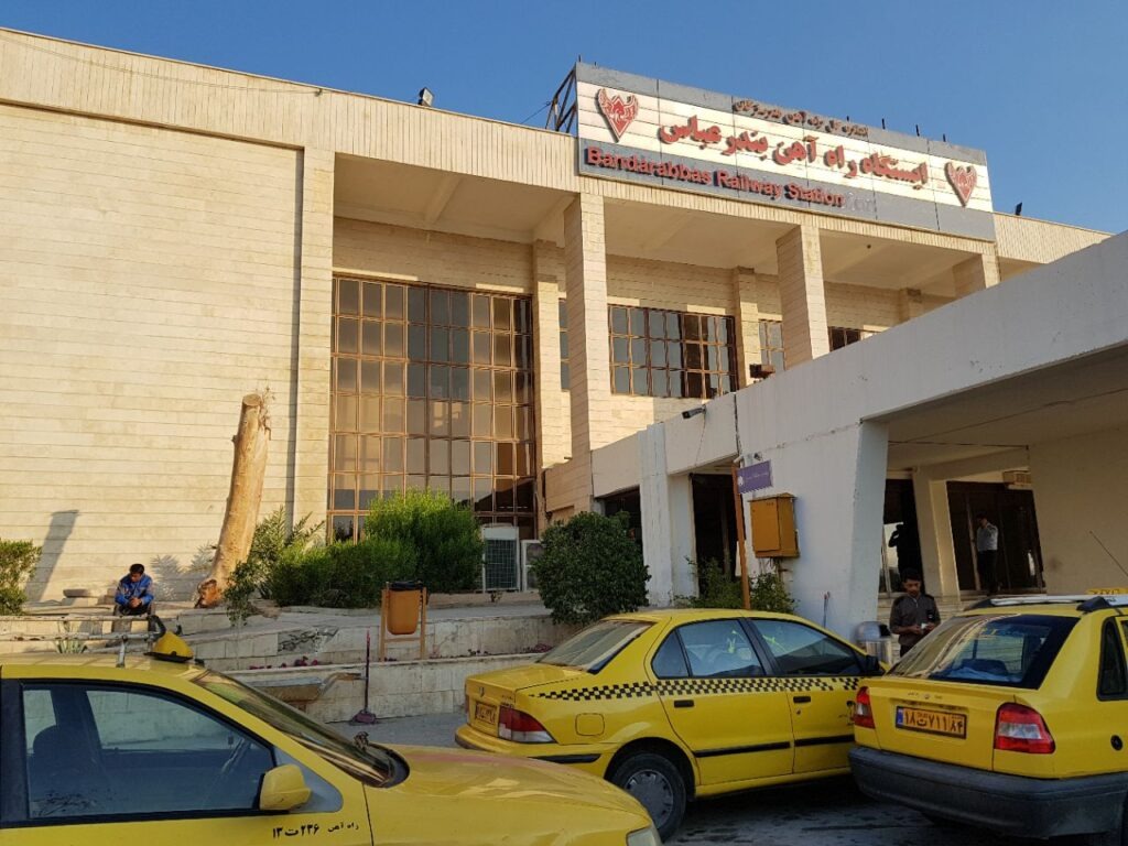 امکانات و خدمات ایستگاه راه‌آهن بندرعباس