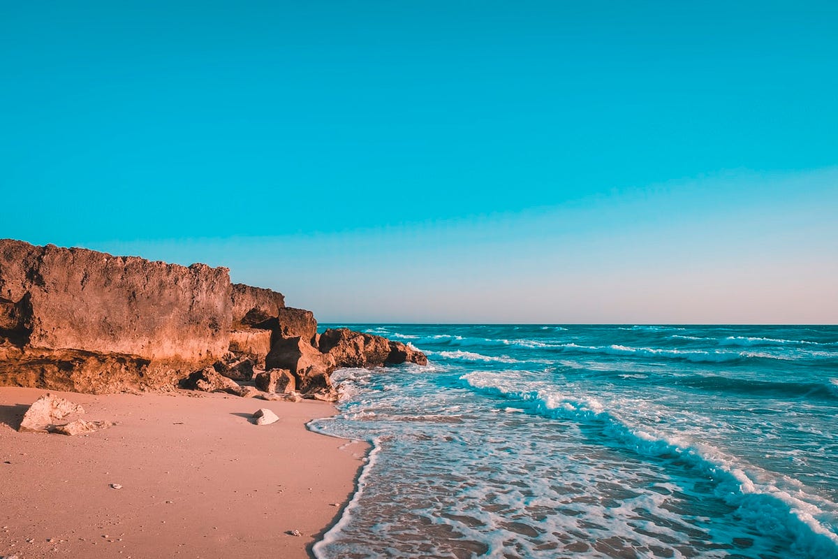 بهترین سواحل کیش؛ نظر مسافران و امکانات سواحل ساحل مرجان کیش