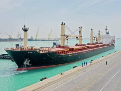 پهلو گرفتن کشتی 66 هزار تُنی گندم در بندر شهید رجایی