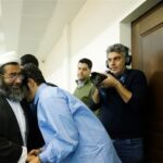 اولیای دم «امیرمحمد خالقی» از قصاص قاتل فرزند خود گذشت کردند اولیای دم «امیرمحمد خالقی» از قصاص قاتل فرزند خود گذشت کردند_695d397c0c9f8.jpeg