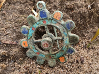 کشف سنجاق سینه میناکاری‌ شده نادر از عصر روم در لهستان