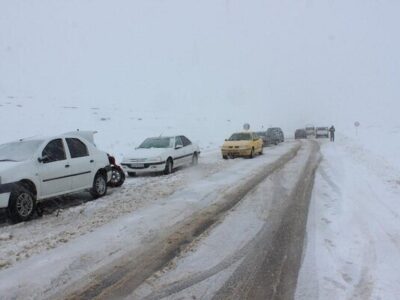 آخرین وضعیت جوی و ترافیکی محورهای مواصلاتی کشور / بارش برف و باران این جاده‌ها را مسدود کرد