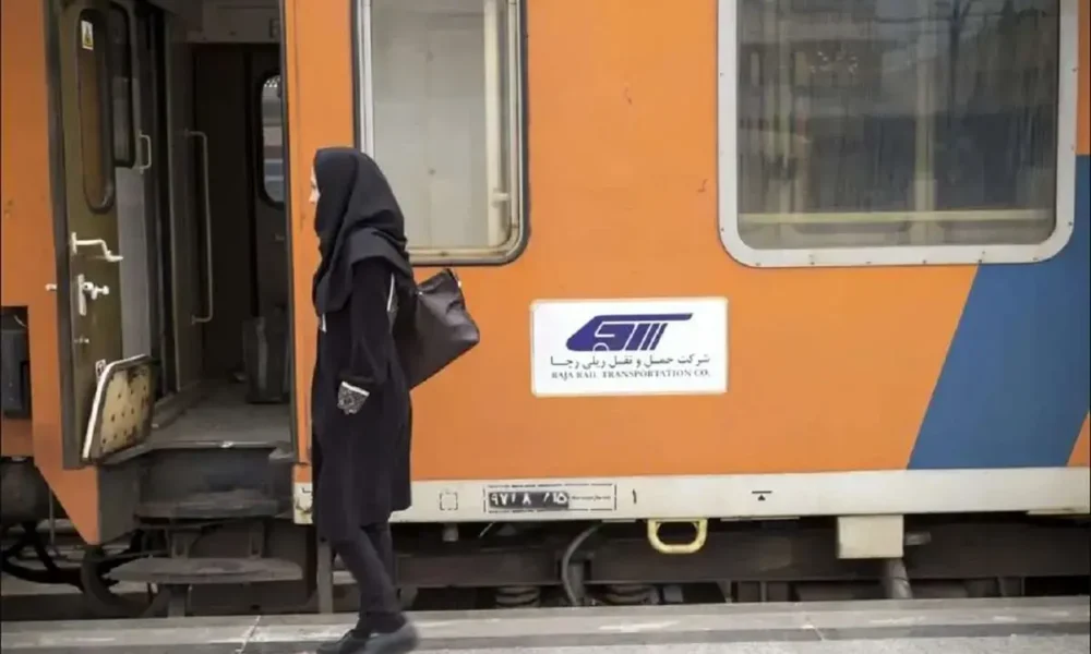 آغاز پیش‌فروش بلیط قطار ویژه اسفند/ مسافران جا نمانند