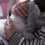 از بی‌خوابی تا افکار خودآسیب‌رسان؛ نشانه‌های افسردگی پس از زایمان_69937296a3b6b.jpeg