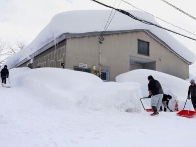 بارش سنگین برف در ژاپن؛ ده ها تن جان باختند