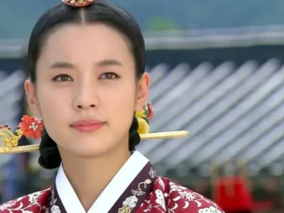 تصویر متفاوت بازیگر زیبای دونگ‌یی در روز ولنتاین+ عکس