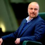 حضور قالیباف در یک مراسم ختم همراه با پدرش +عکس_698fc2a50ef12.jpeg