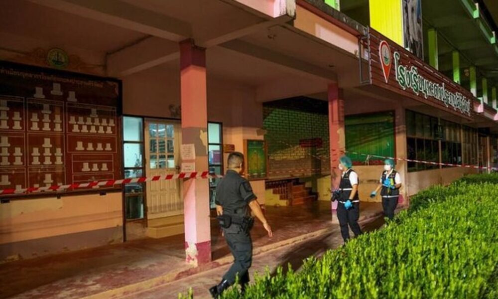 حمله یک نوجوان با اسلحه پلیس به مدرسه‌ای در تایلند