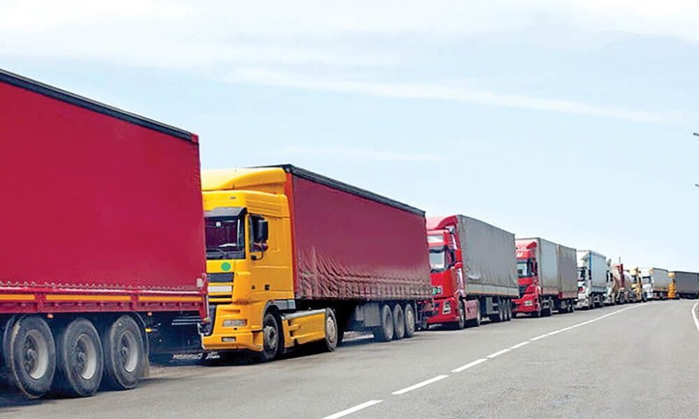 زمین‌گیر شدن کامیون‌های ایرانی در مرزهای آسیای میانه / ماجرا چیست؟