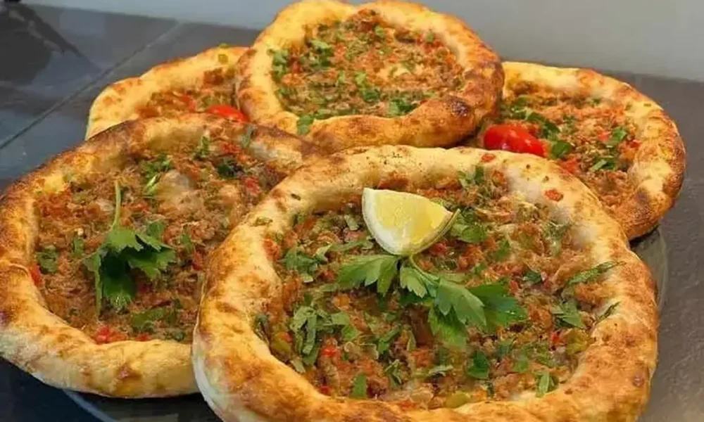 طرز تهیه پیتزا ترکی خوشمزه و پر ملات با روش خانگی