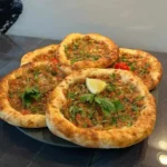 طرز تهیه پیتزا ترکی خوشمزه و پر ملات با روش خانگی_69911468bba13.webp