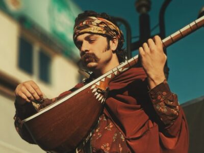 موسیقی محلی اراک باید دوباره زنده شود/ احیای میراث ناملموس استان مرکزی با پژوهش‌های میدانی یک هنرمند جوان