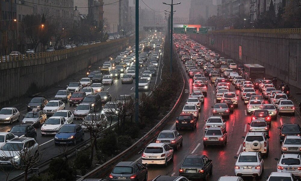 وضعیت ترافیکی تهران / ترافیک اکثر بزرگراه‌ها و معابر روان هستند