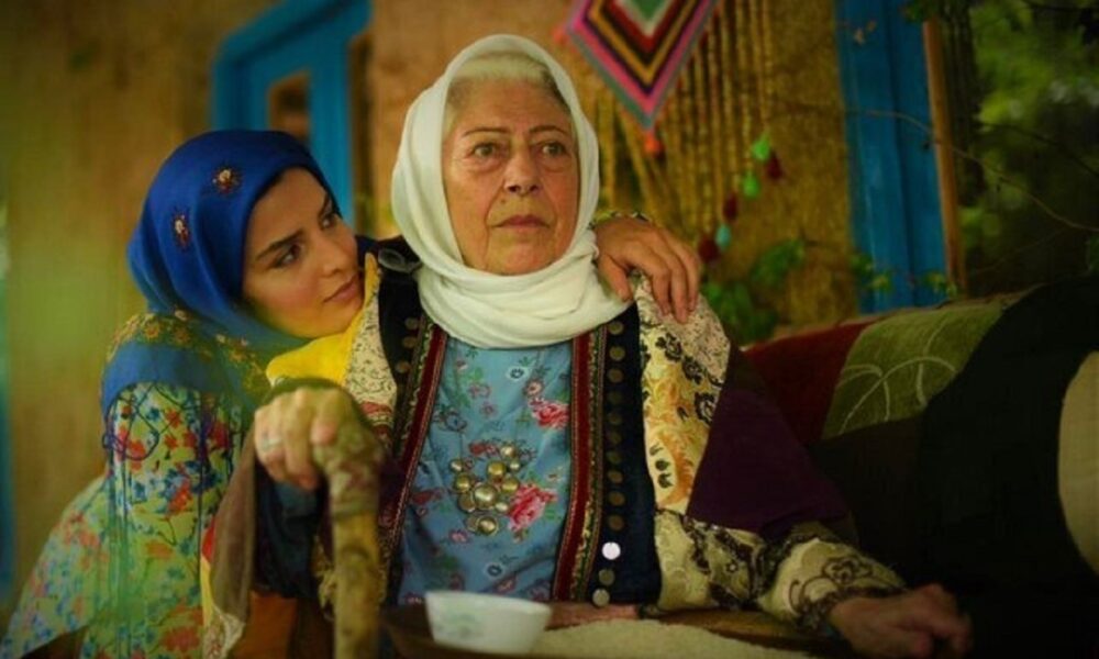 ژست بامزه قربان، طلا، سوسن و زیبا در پشت‌صحنه سریال سوجان+ عکس