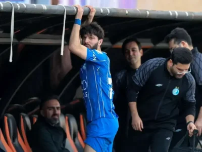 استوری توجه برانگیز فوتبالیست معروف در حمایت از ایران + عکس