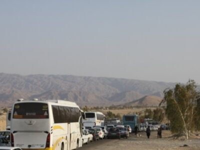 ریزش کوه باعث ترافیک سنگین در محور اصلی کشور شد