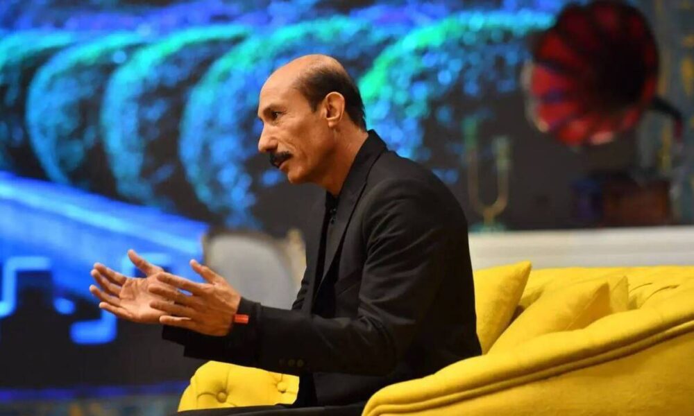 فوری/ پیشکسوت فوتبال ایران بستری شد/ مردم دعا کنند