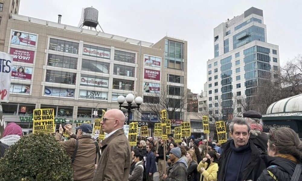 معترضان در نیویورک خواستار توقف جنگ علیه ایران شدند