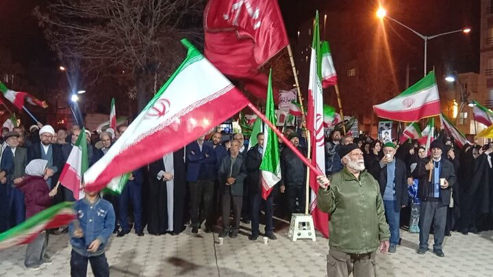 اجتماع حماسی گروسی ها در حمایت از انقلاب اسلامی