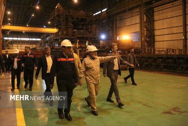 استاندار خوزستان: واحدهای آسیب دیده در جنگ را بهتر از قبل می‌سازیم