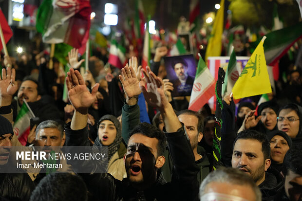 استغاثه به امام زمان(عج) در اجتماع شبانه مردم کرمانشاه