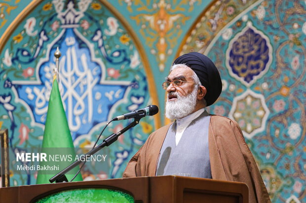 امام جمعه قم: حقوق ملت ایران قابل معامله و چانه‌زنی نیست