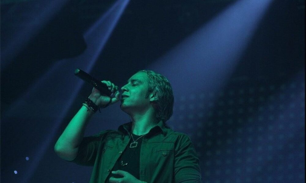 اموال این خواننده توقیف شد