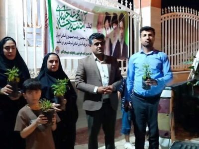 ایستگاه توزیع نهال رایگان در گناوه برپا شد