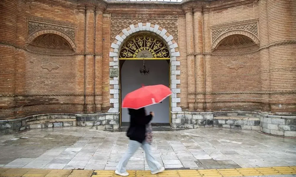 بارش باران بهاری در حافظیه و سعدیه شیراز+ عکس