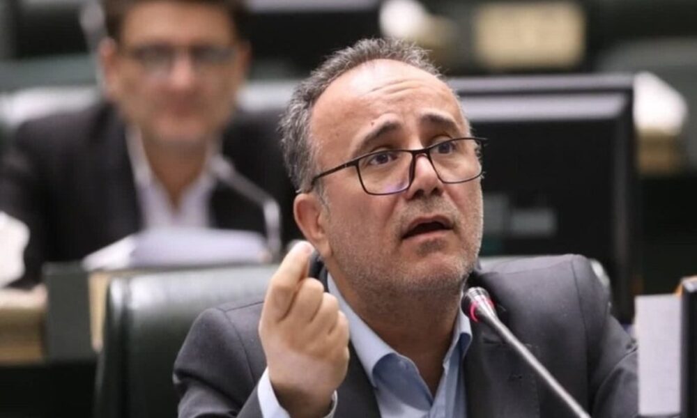 بازسازی فولاد مبارکه و فولاد خوزستان یک ضرورت فوری است / نقش بورس صرفاً جمع‌آوری سرمایه نیست