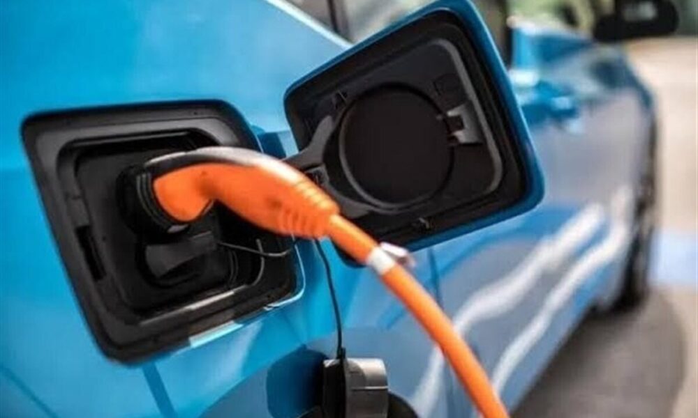 بحران سوخت دنیا را شوکه کرد/هجوم خریداران به خودرو‌های برقی دست‌دوم