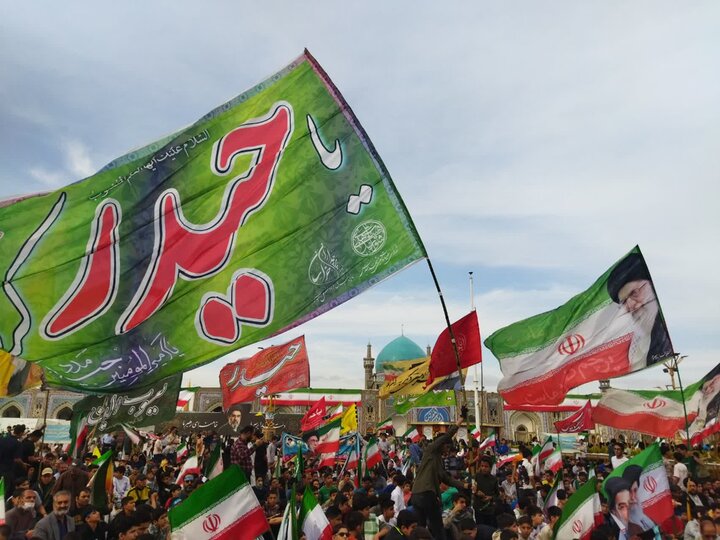 تجدید بیعت ۴۰ هزار نفری نوجوانان با امام زمان(عج) در حرم رضوی