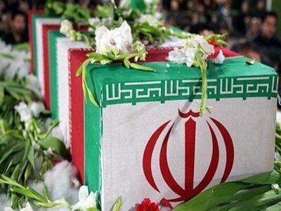 تشییع شبانه پیکر شهید مهدی باقرزاده بر روی دستان مردم بندرعباس