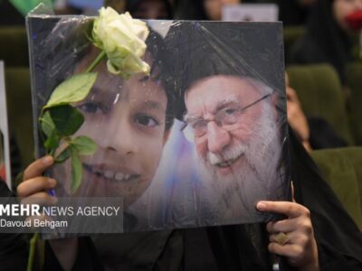 توقف قطار در شاهرود برای یک دیدار آسمانی با مادران شهدای میناب