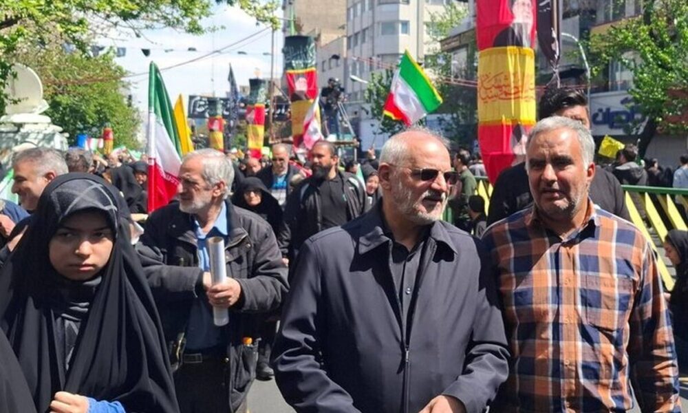 حضور رئیس دفتر پزشکیان در مراسم چهلم رهبر شهید