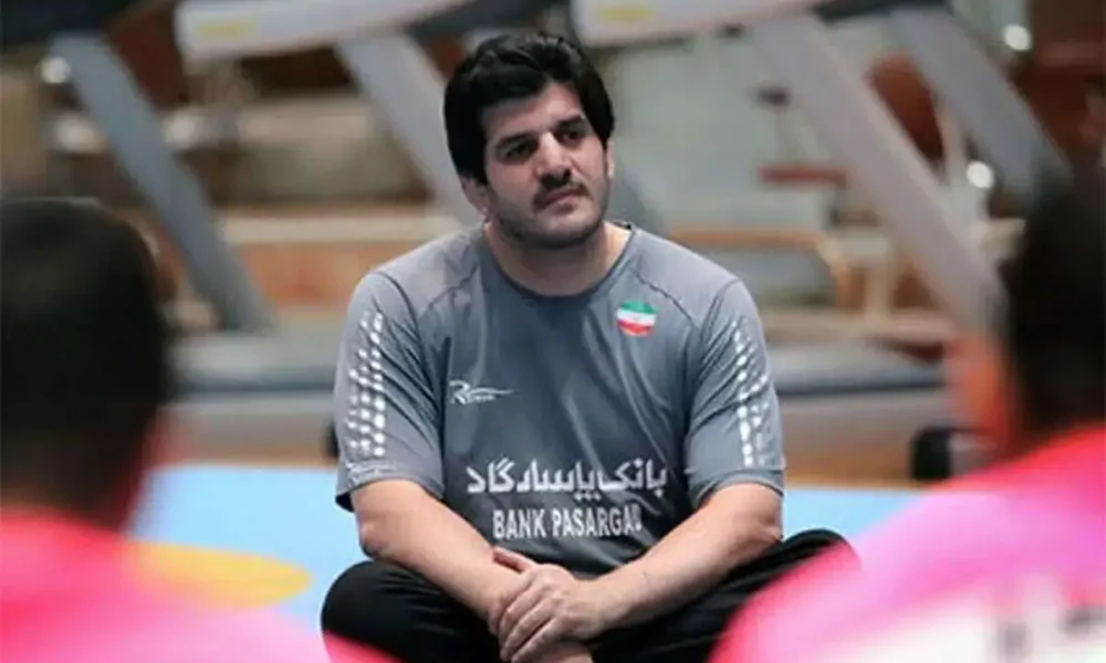 حضور رسول خادم برسر مزار شهدای میناب+ عکس