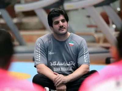 حضور رسول خادم برسر مزار شهدای میناب+ عکس