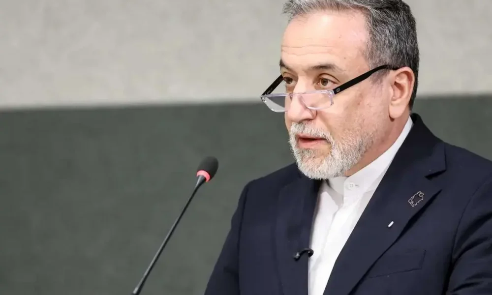 دیدار عراقچی با وزیر خارجه عمان در مسقط + عکس