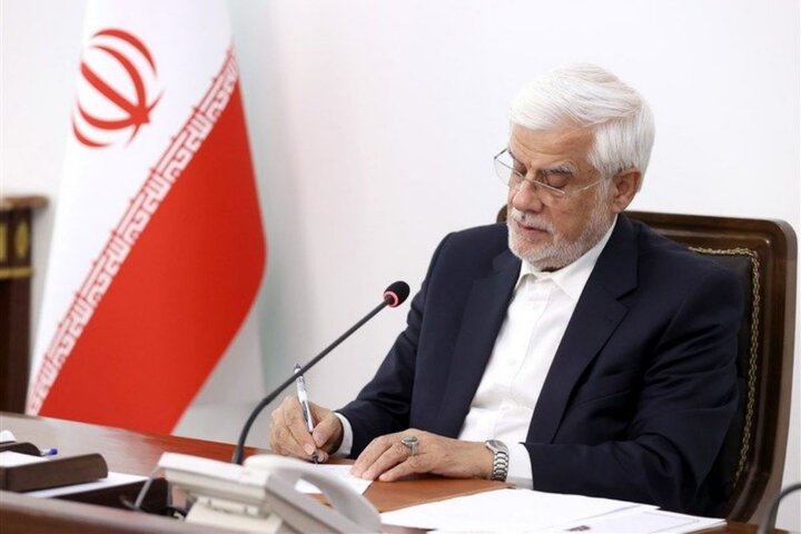 عارف: ایران سرزمین یکپارچگی است، نه شکاف‌ها